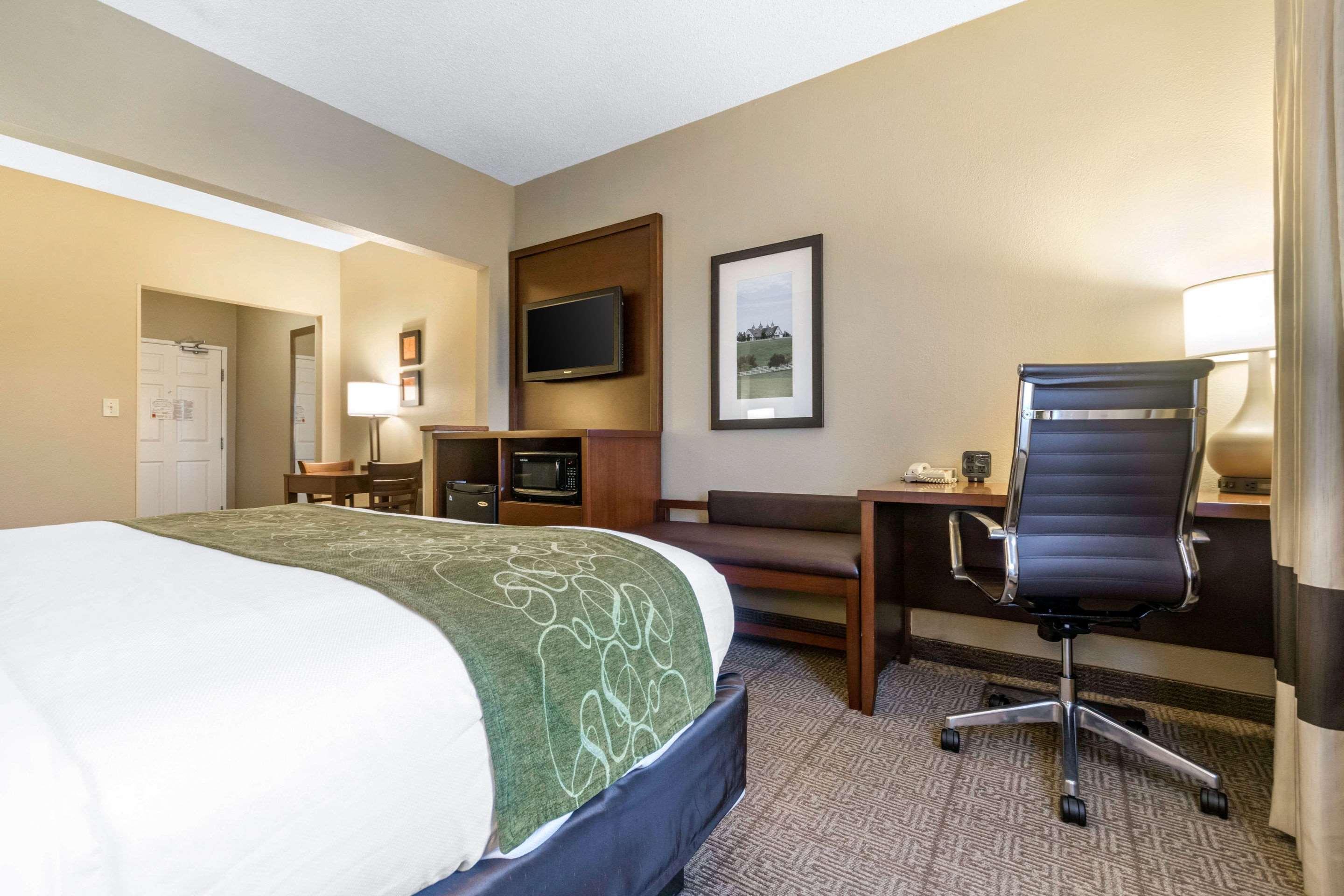 Comfort Suites Keeneland Лексингтон Экстерьер фото