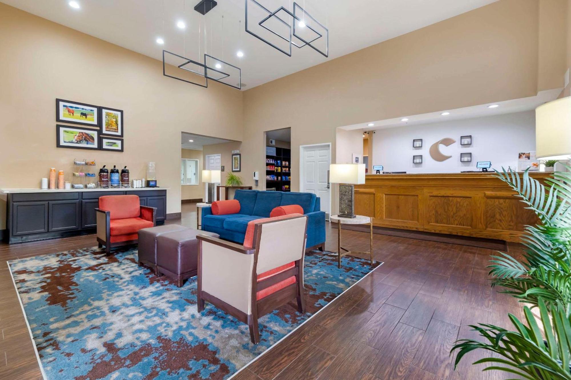 Comfort Suites Keeneland Лексингтон Экстерьер фото
